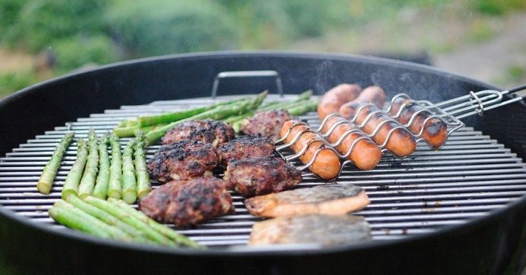 Astuce d’été : Nettoyez vos grilles de barbecue
